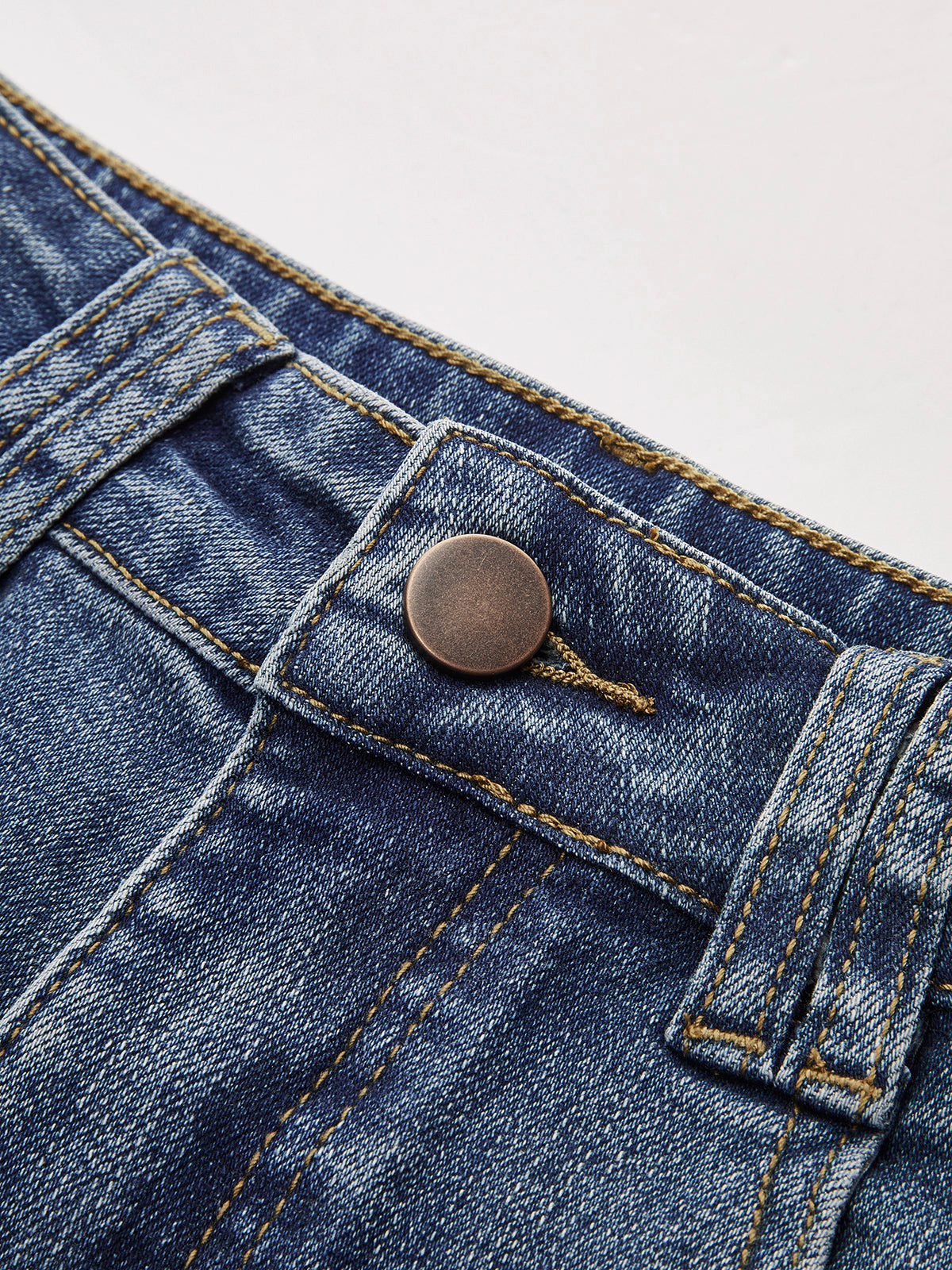Mittelhohe Bootcut-Denim-Jeans ohne Gürtel
