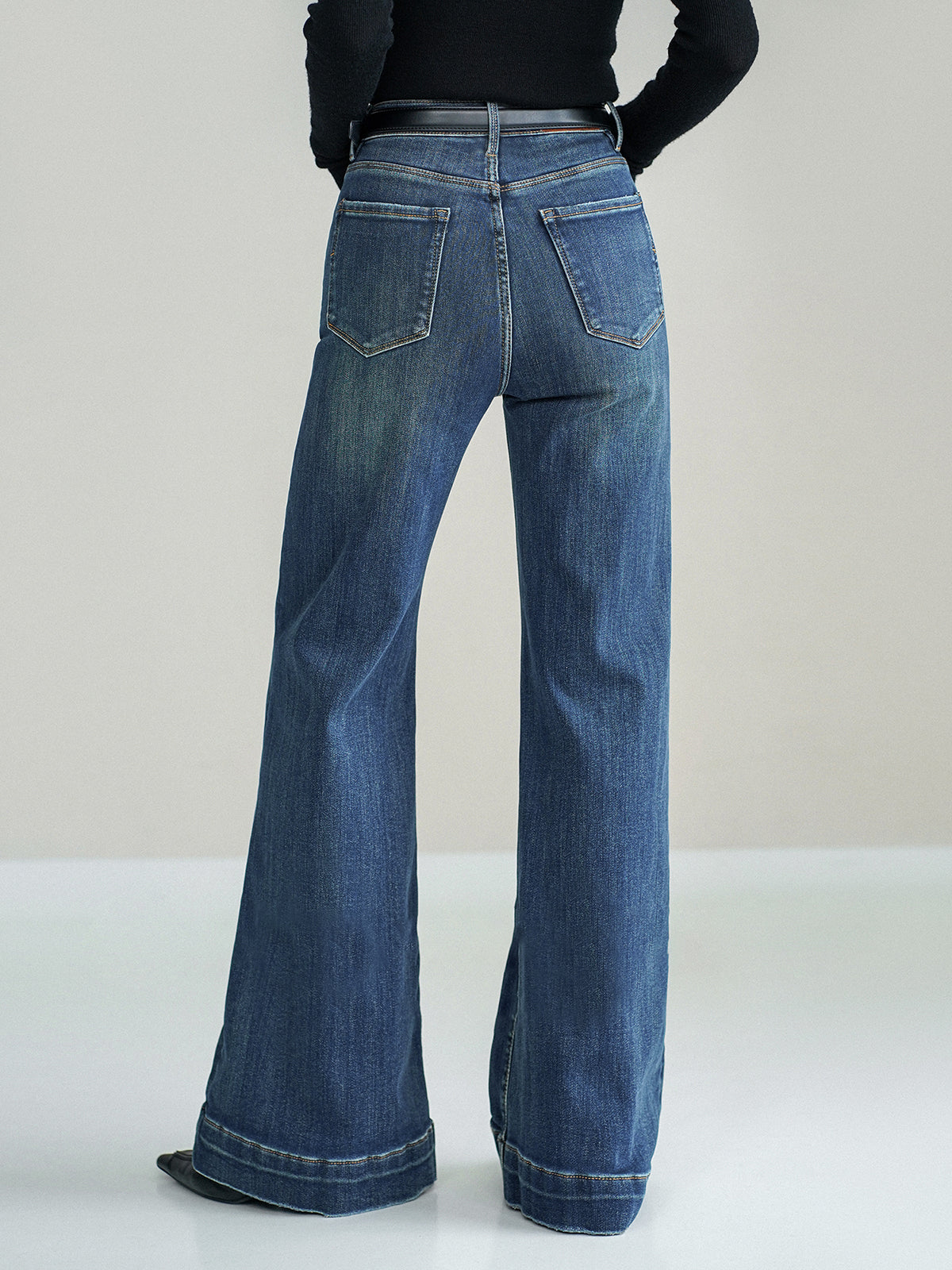 Mittelhohe Bootcut-Denim-Jeans ohne Gürtel