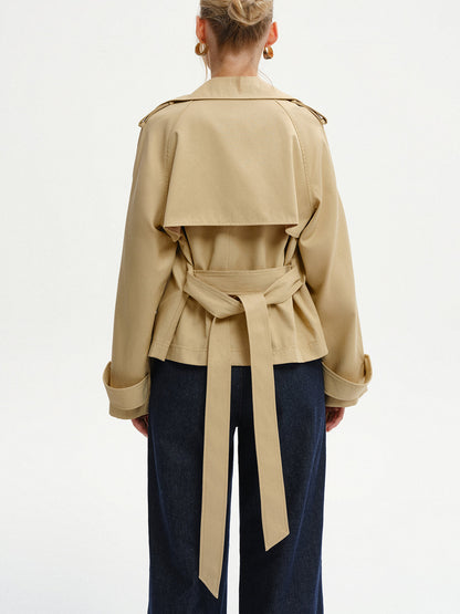 Doppelreihiger Trenchcoat mit Gürtel