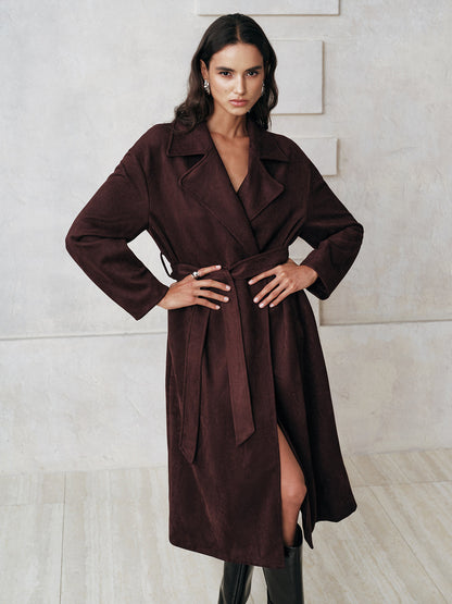 Langer Trenchcoat aus Wildleder mit Gürtel
