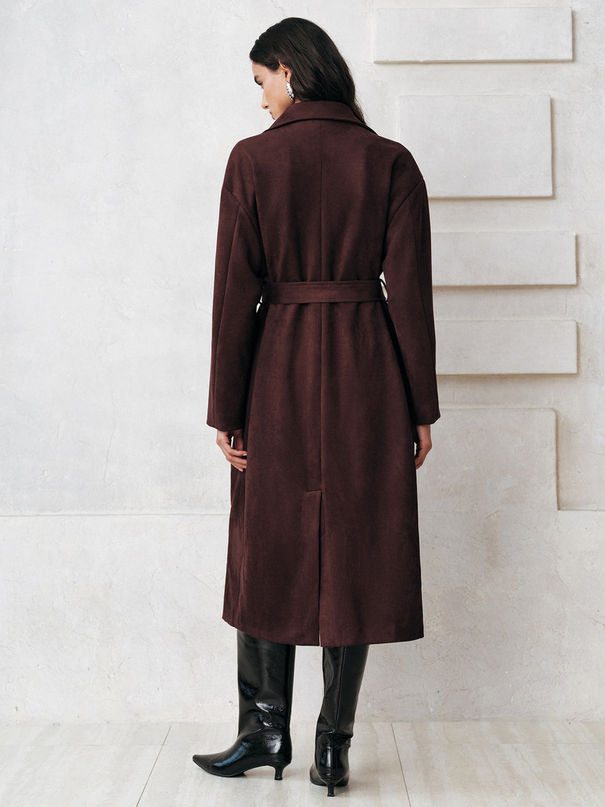 Langer Trenchcoat aus Wildleder mit Gürtel