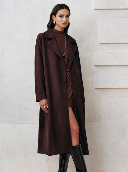 Langer Trenchcoat aus Wildleder mit Gürtel