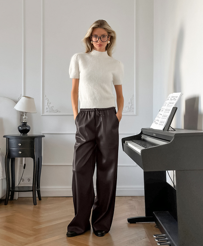 Rosa Lederhose mit weitem Bein