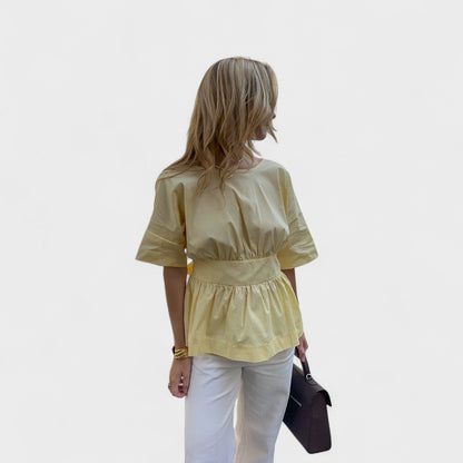 KATARÍNA – ELEGANT TAILLIERTE BLUSE