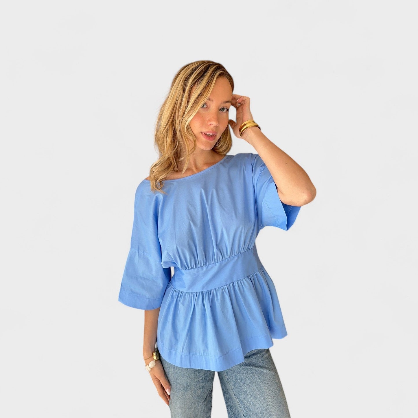 KATARÍNA – ELEGANT TAILLIERTE BLUSE