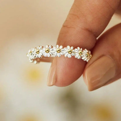 Verstellbarer Silberring mit handbemalter Emaille-Gänseblume