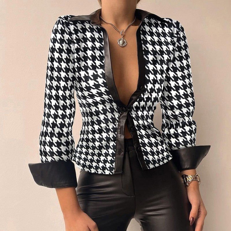 Silvia | V-hals PU-leer bedrukte blouse met lange mouwen en patchwork