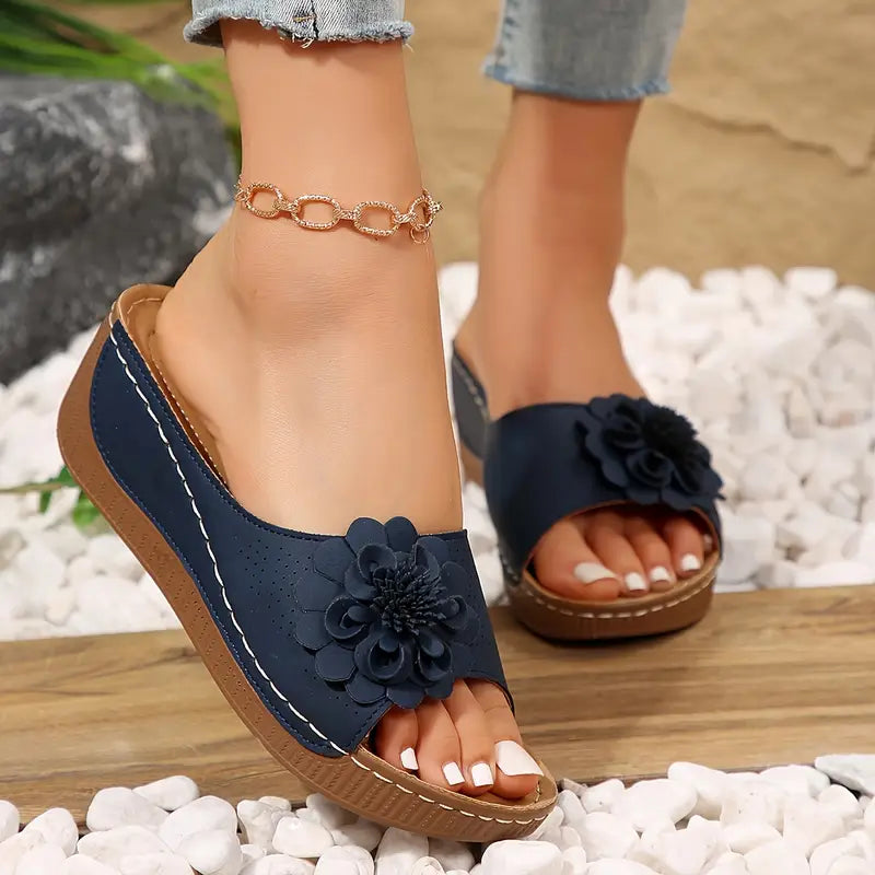 Indy™ Wedge Sandalen für Frauen - Slip-On Komfort & Florale Eleganz