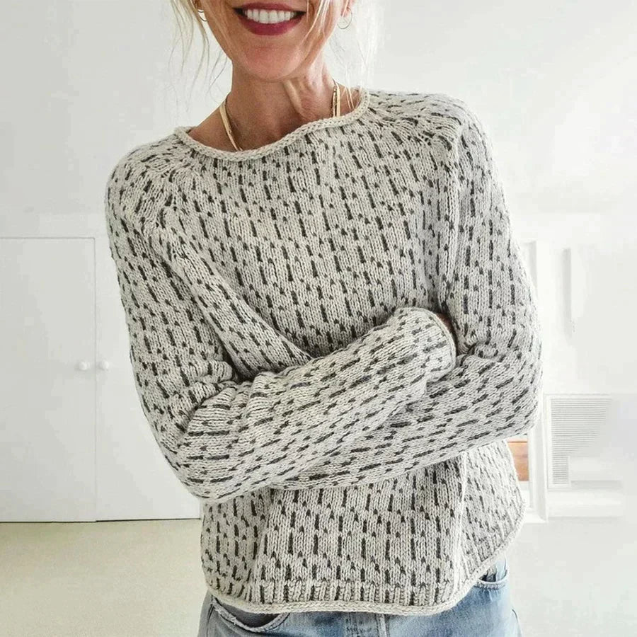 MARNIE | KLASSIEKE TRUI MET RONDE HALS EN ELEGANT COVER-UP VOOR DE BUIK