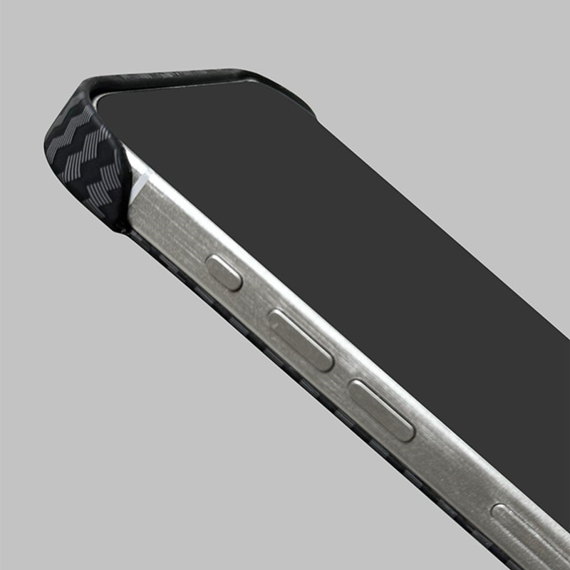 Phantom Carbon Fibre MagSafe® iPhone Hoesje
