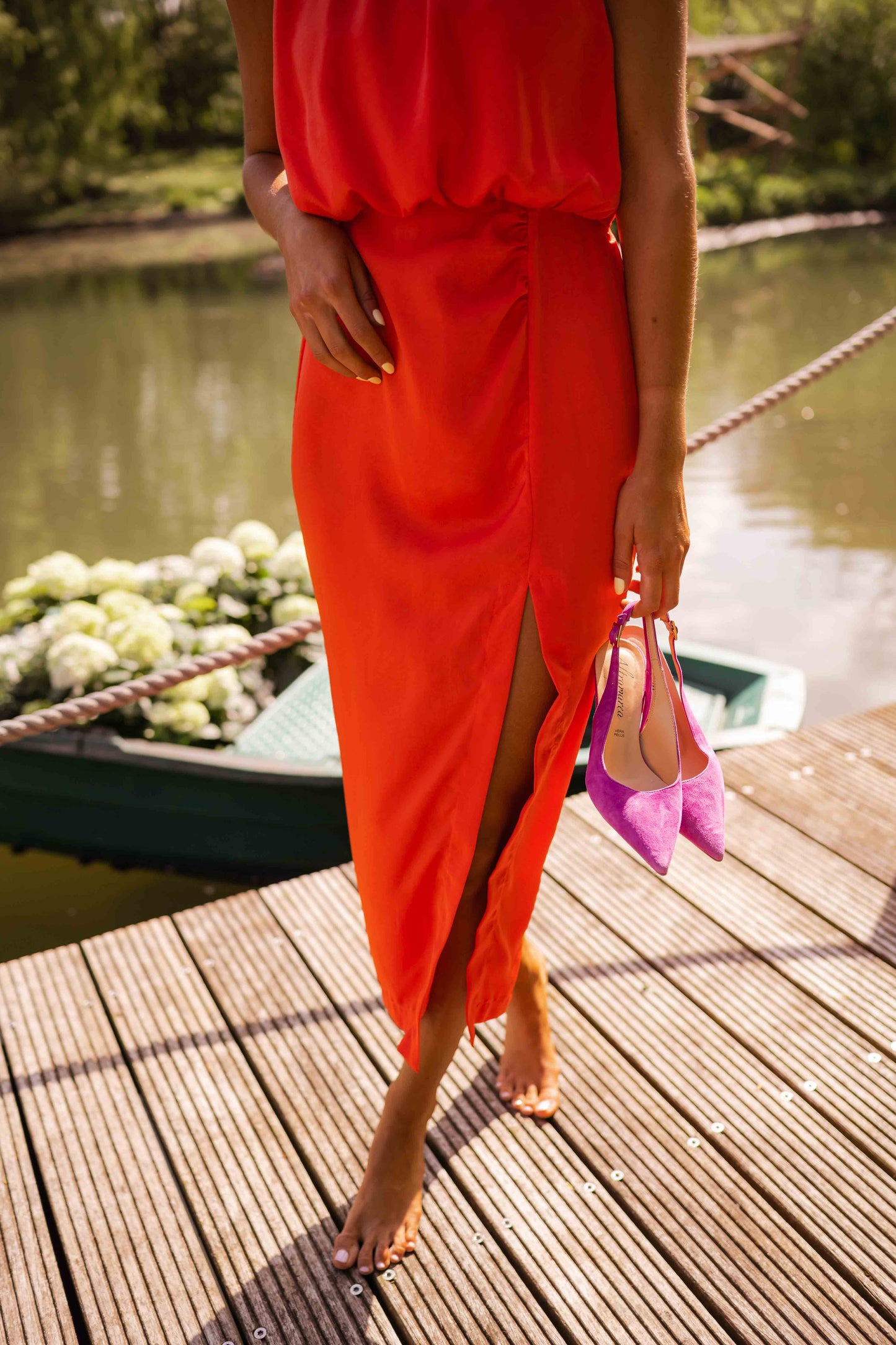 Geneviève™ – Elegant Sleeveless Midi Dress