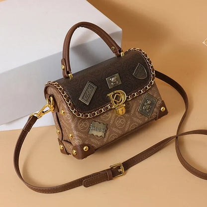 zelda™ – retro skuldertaske med monogram og gulddetaljer