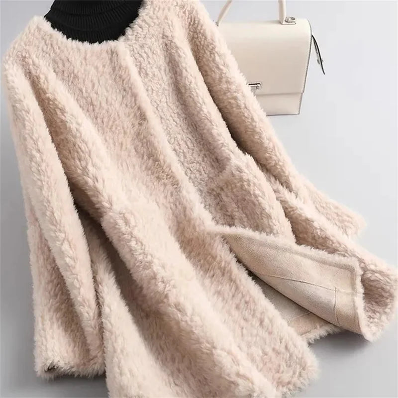 Glacira Fleece Mantel