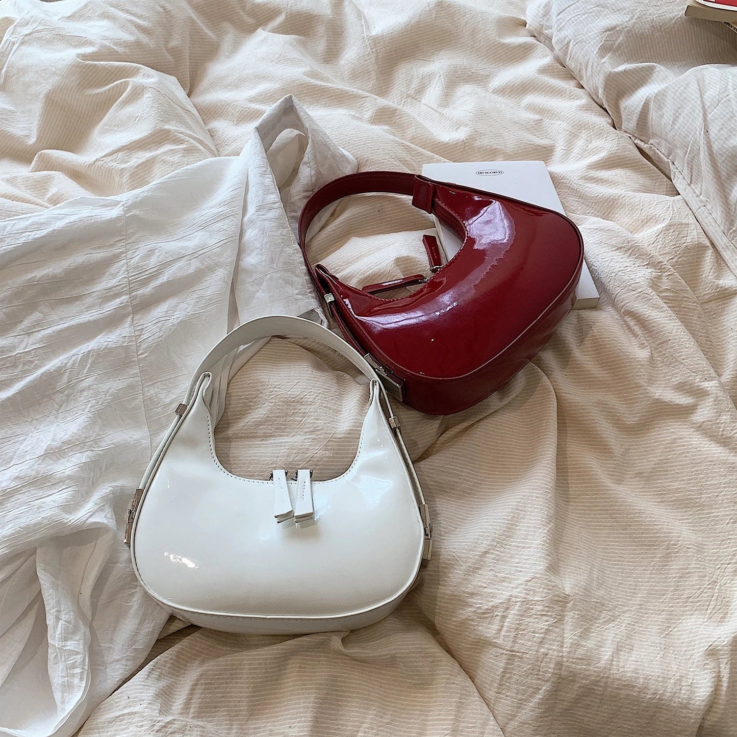 bella™ – vintage halvemaan schoudertas