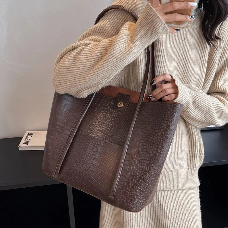 Betina™ – Schultertasche aus Krokodilleder