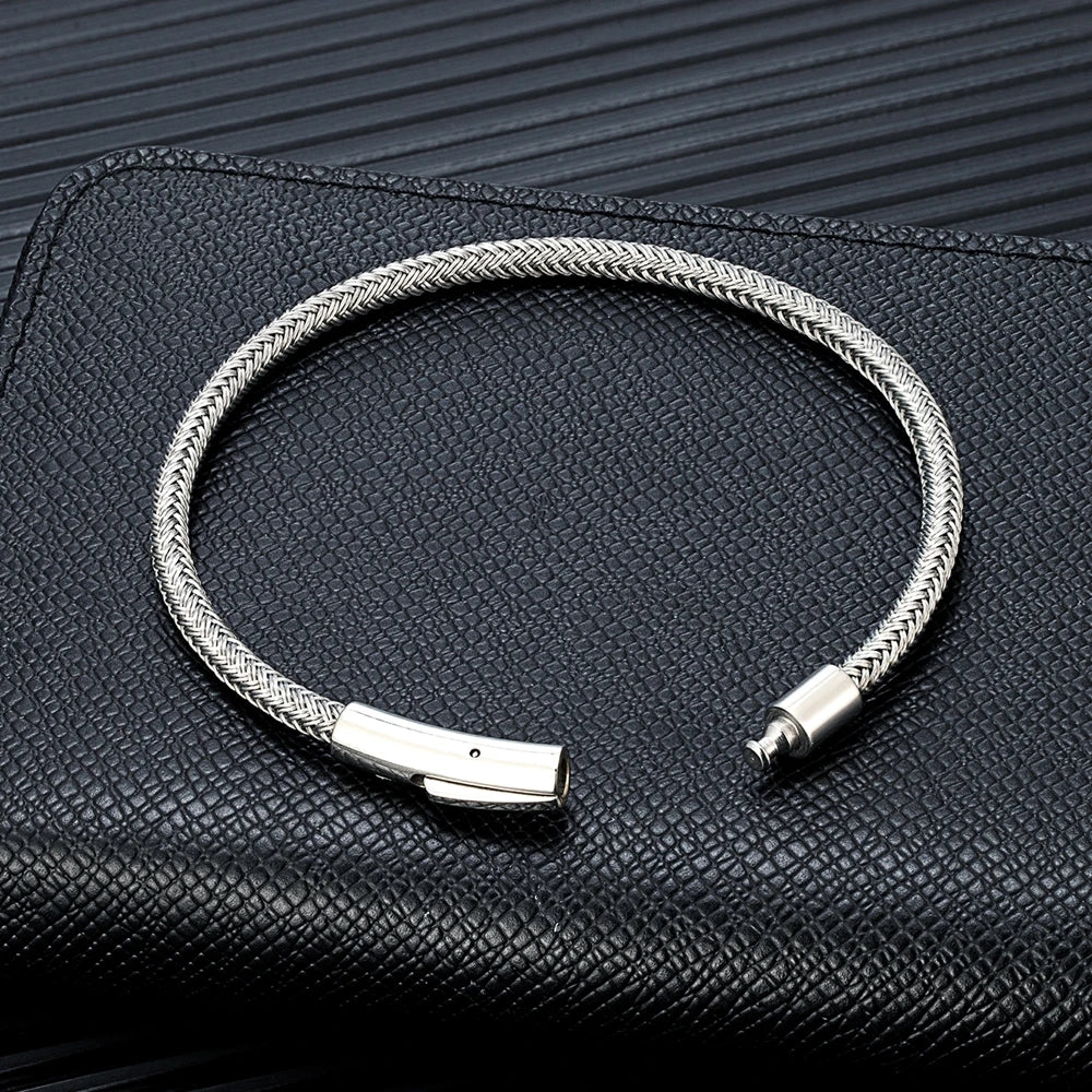 IronCore Draad Manchetknoop Armband – Punk-Geïnspireerde Eenvoudige Stijl in Niet-Vervagend Roestvrijstalen Kabel, Klassiek en Duurzaam Ontwerp voor Mannen