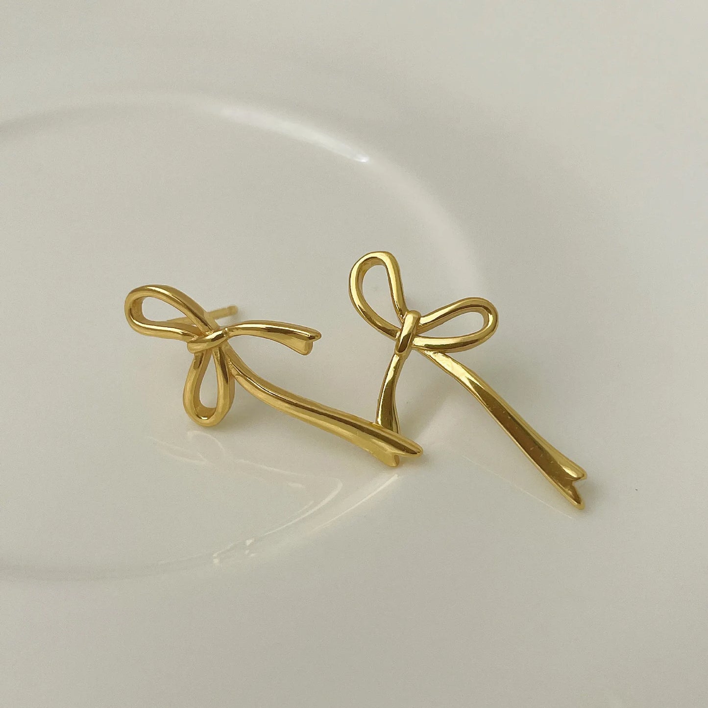 NINA™ | Ohrstecker Schleife