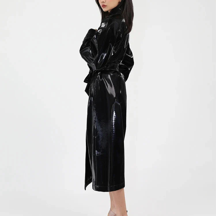 Reflecterende lakleren trenchcoat