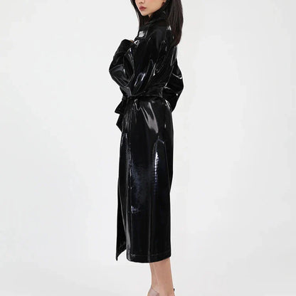 Reflecterende lakleren trenchcoat