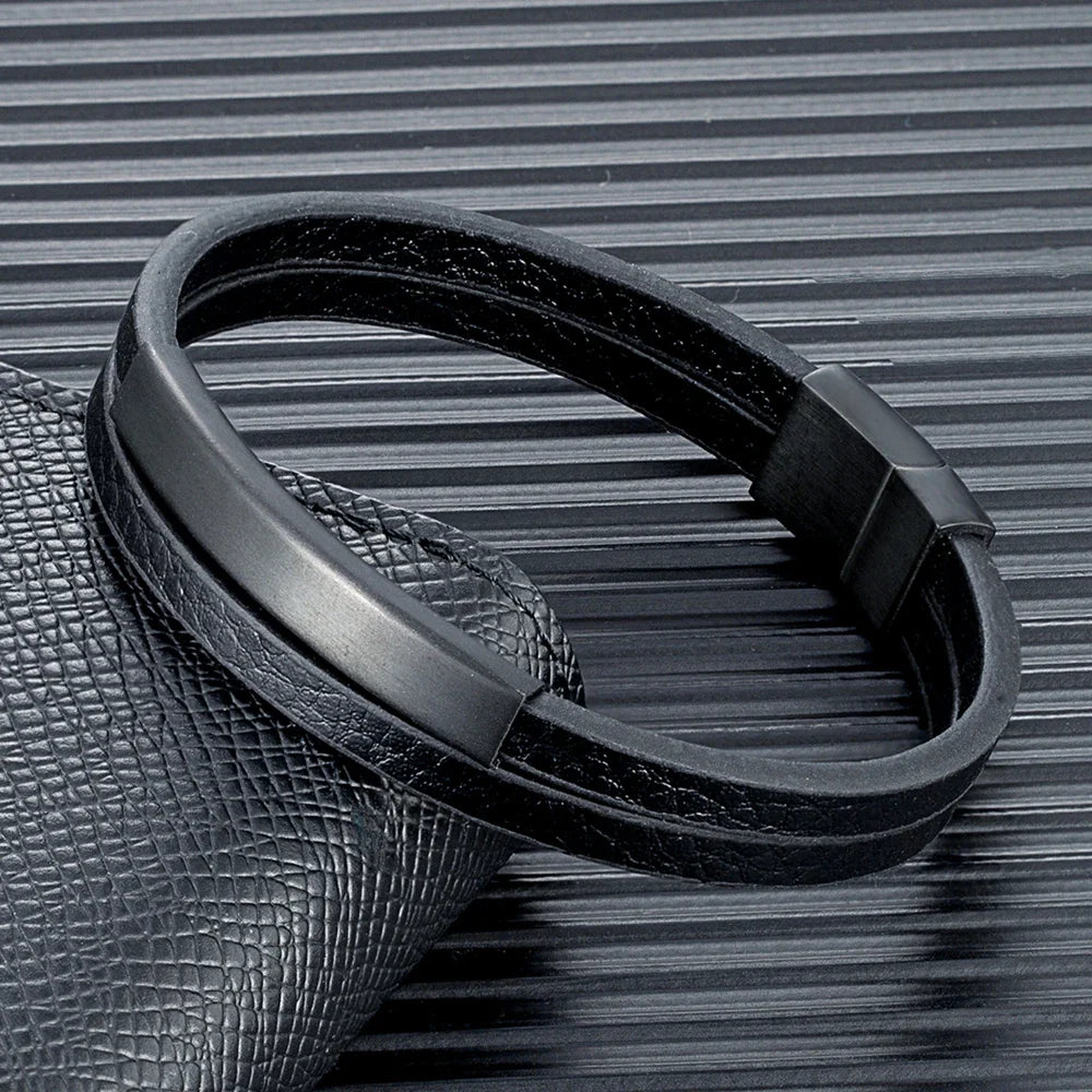 NoirBound Leren Armband – Dubbele Rij Handgemaakt Design met Matzwart Roestvrijstalen Sluiting, Strakke en Minimalistische Stijl voor Mannen