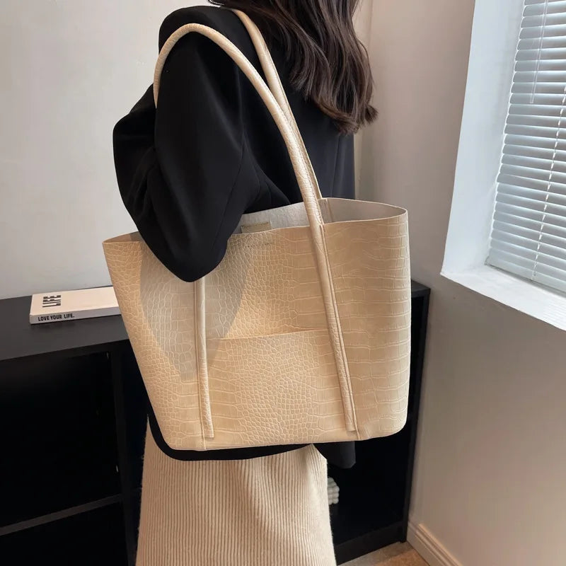 Betina™ – Schultertasche aus Krokodilleder