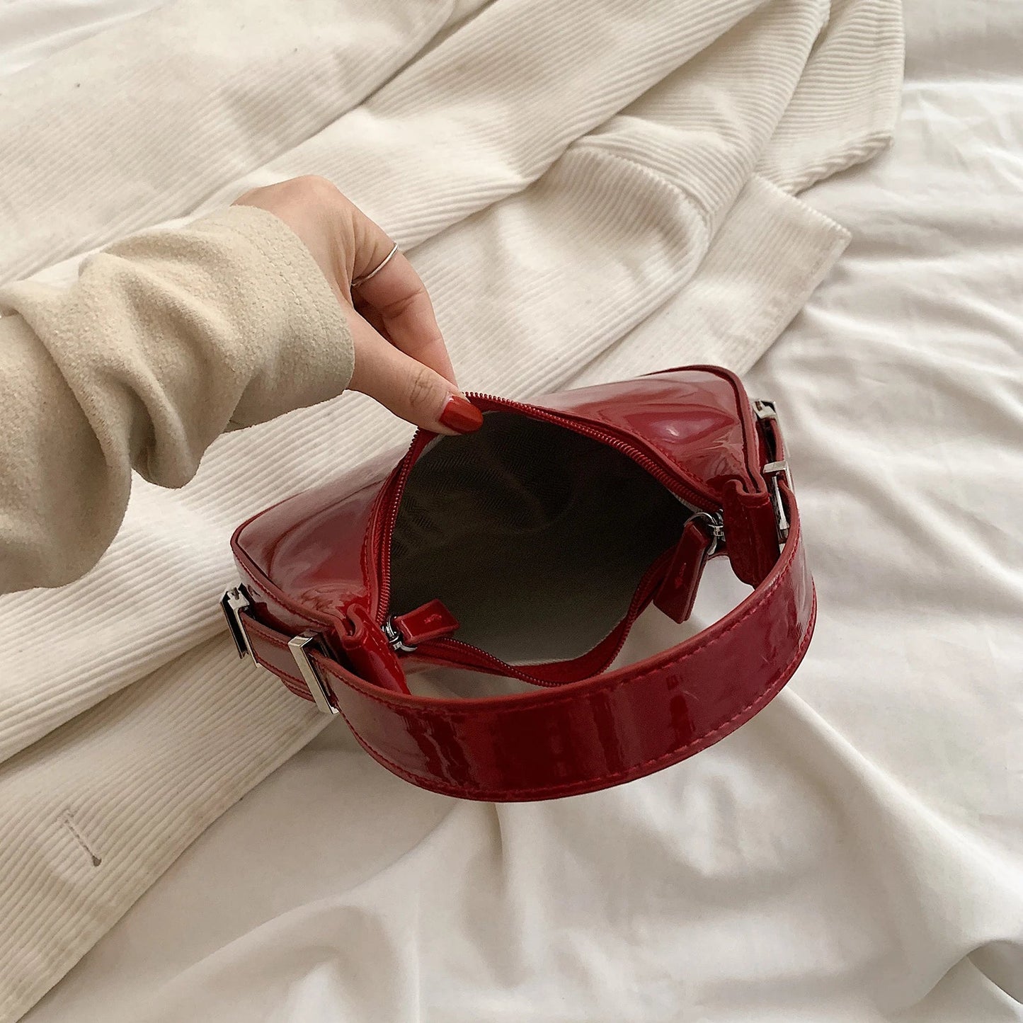 bella™ – vintage halvemaan schoudertas