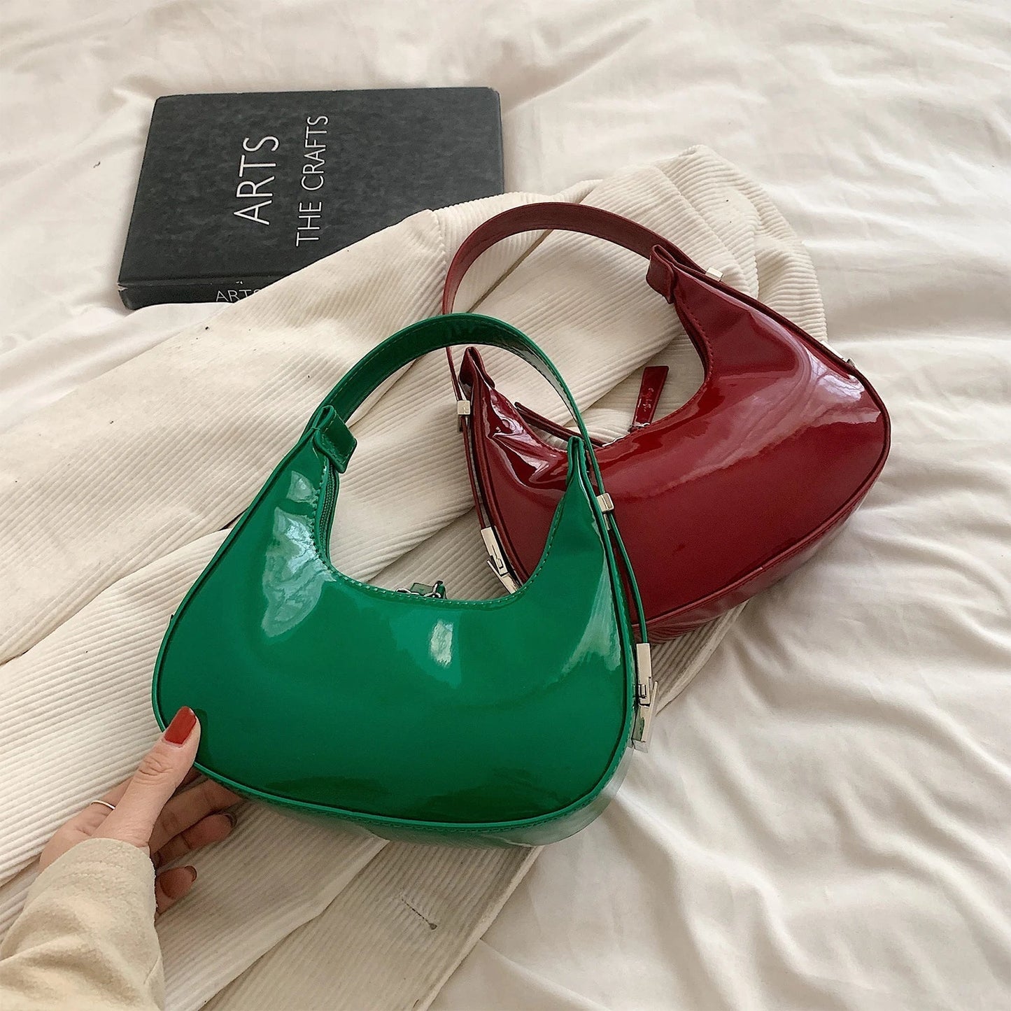 bella™ – vintage halvemaan schoudertas