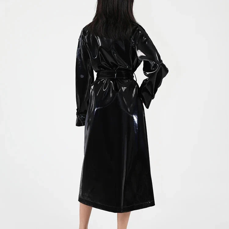 Reflecterende lakleren trenchcoat