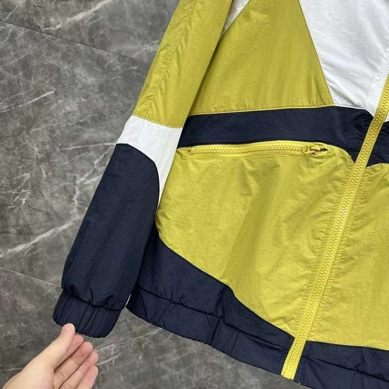Axel Windbreaker