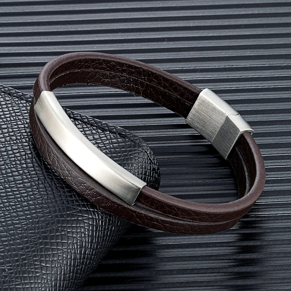 NoirBound Leren Armband – Dubbele Rij Handgemaakt Design met Matzwart Roestvrijstalen Sluiting, Strakke en Minimalistische Stijl voor Mannen