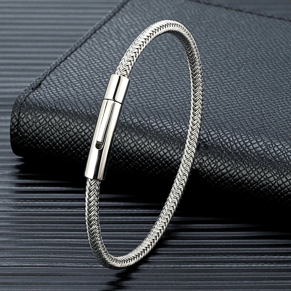 IronCore Draad Manchetknoop Armband – Punk-Geïnspireerde Eenvoudige Stijl in Niet-Vervagend Roestvrijstalen Kabel, Klassiek en Duurzaam Ontwerp voor Mannen