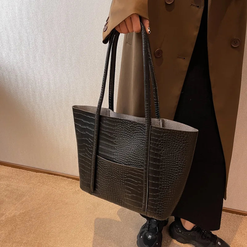 Betina™ – Schultertasche aus Krokodilleder