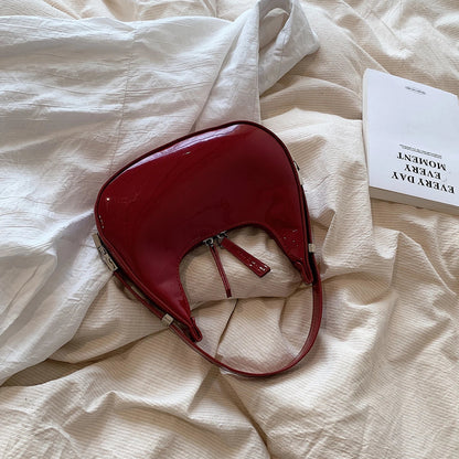 bella™ – vintage halvemaan schoudertas