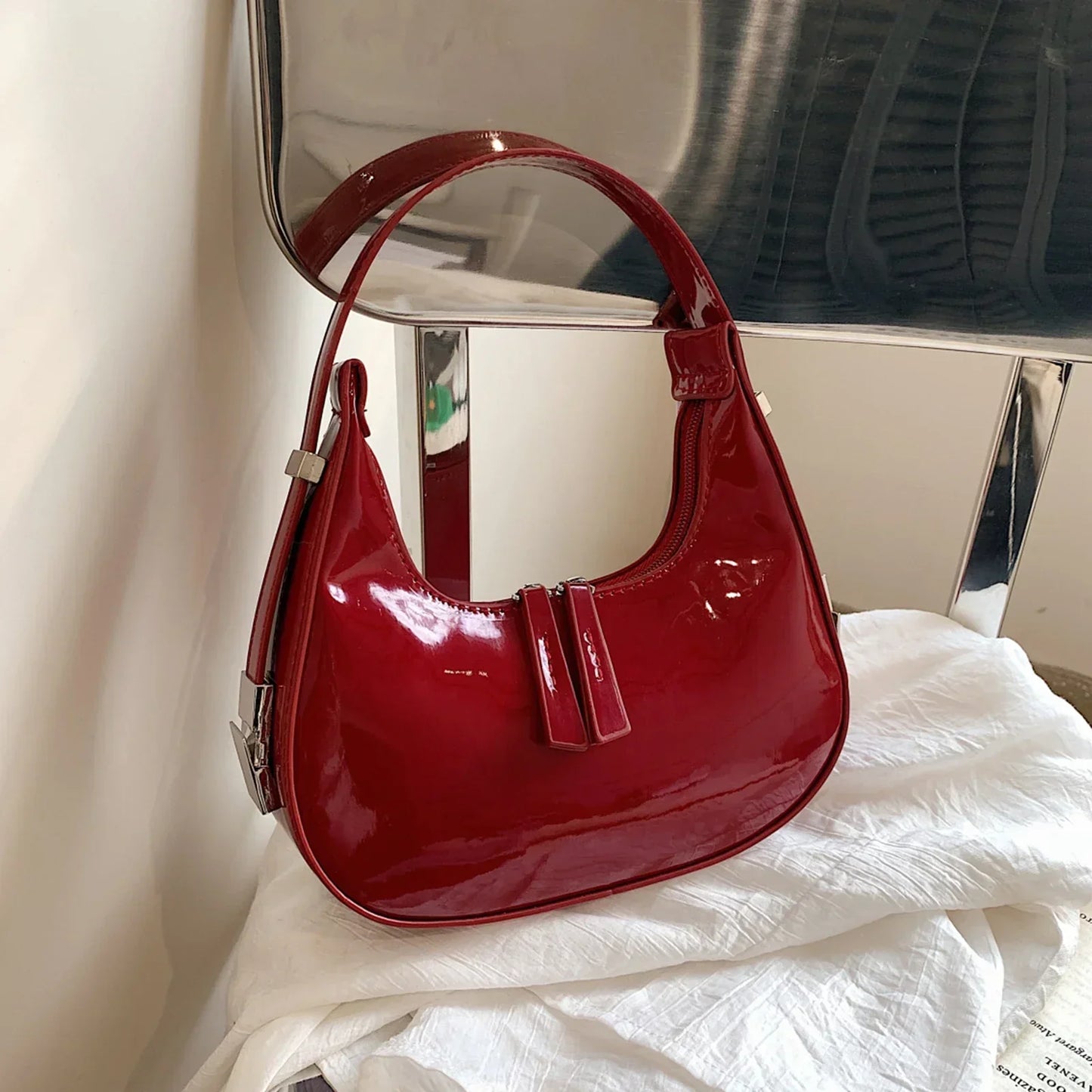 bella™ – vintage halvemaan schoudertas