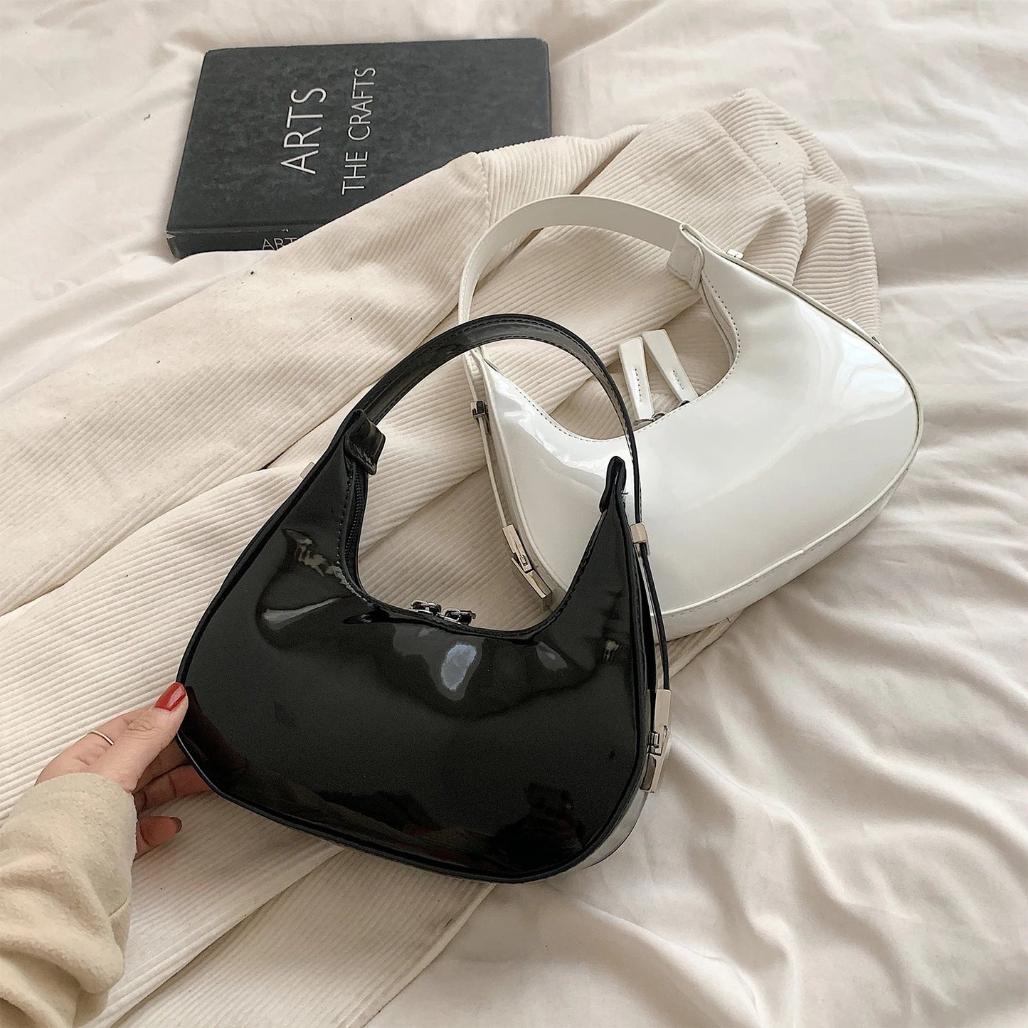 bella™ – vintage halvemaan schoudertas