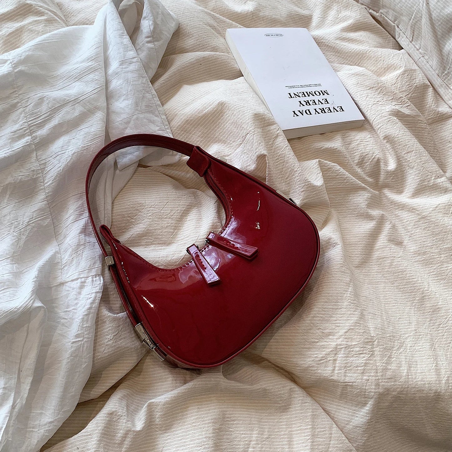 bella™ – vintage halvemaan schoudertas