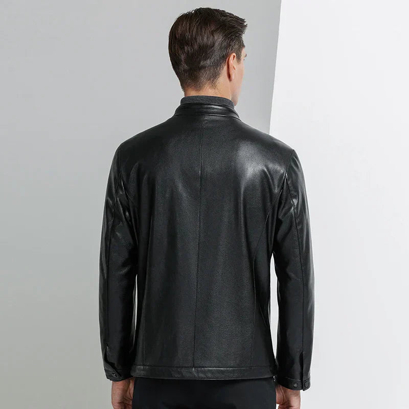 Loke™ Noir – Elegante leren jas met hoge kraag en strakke lijnen