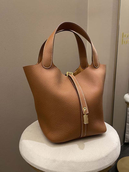Pia Ledertasche