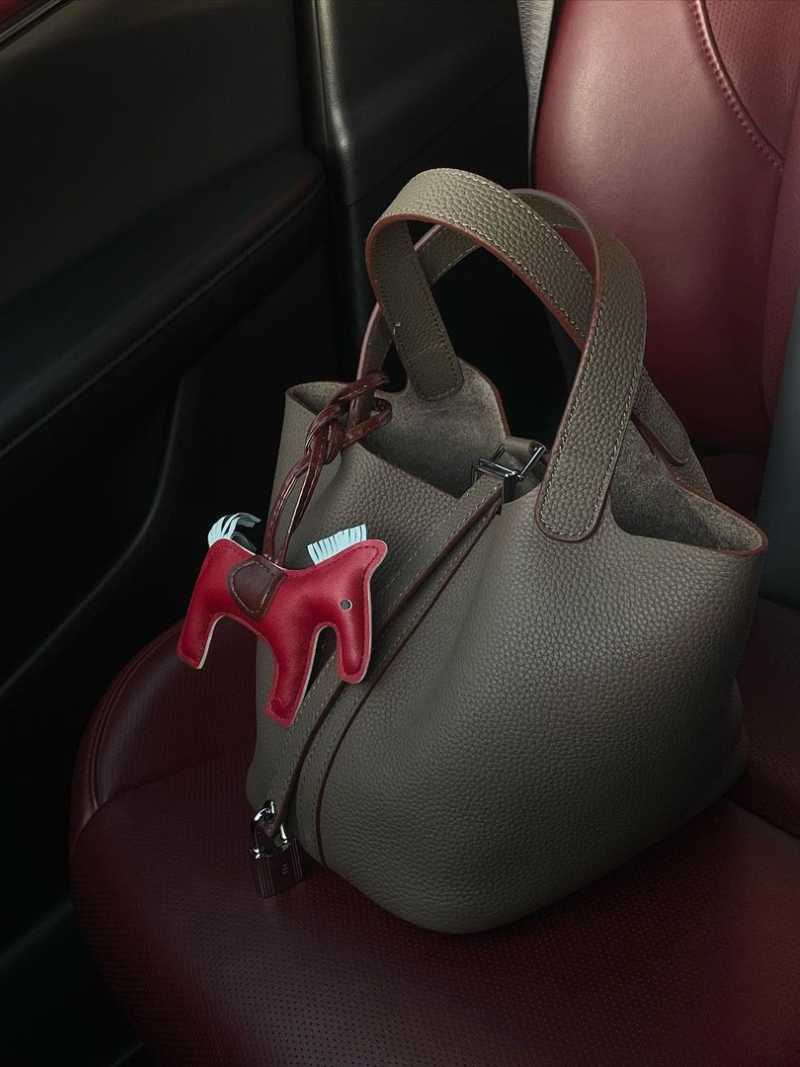 Pia Ledertasche