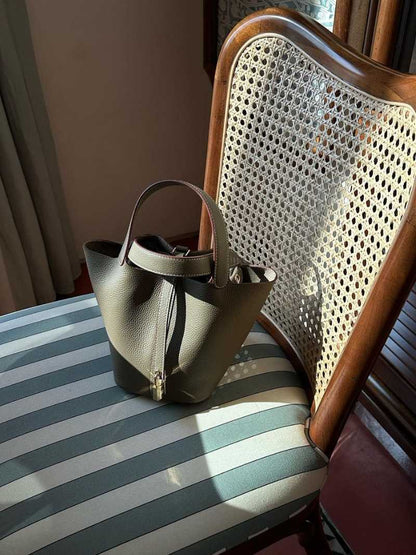 Pia Ledertasche