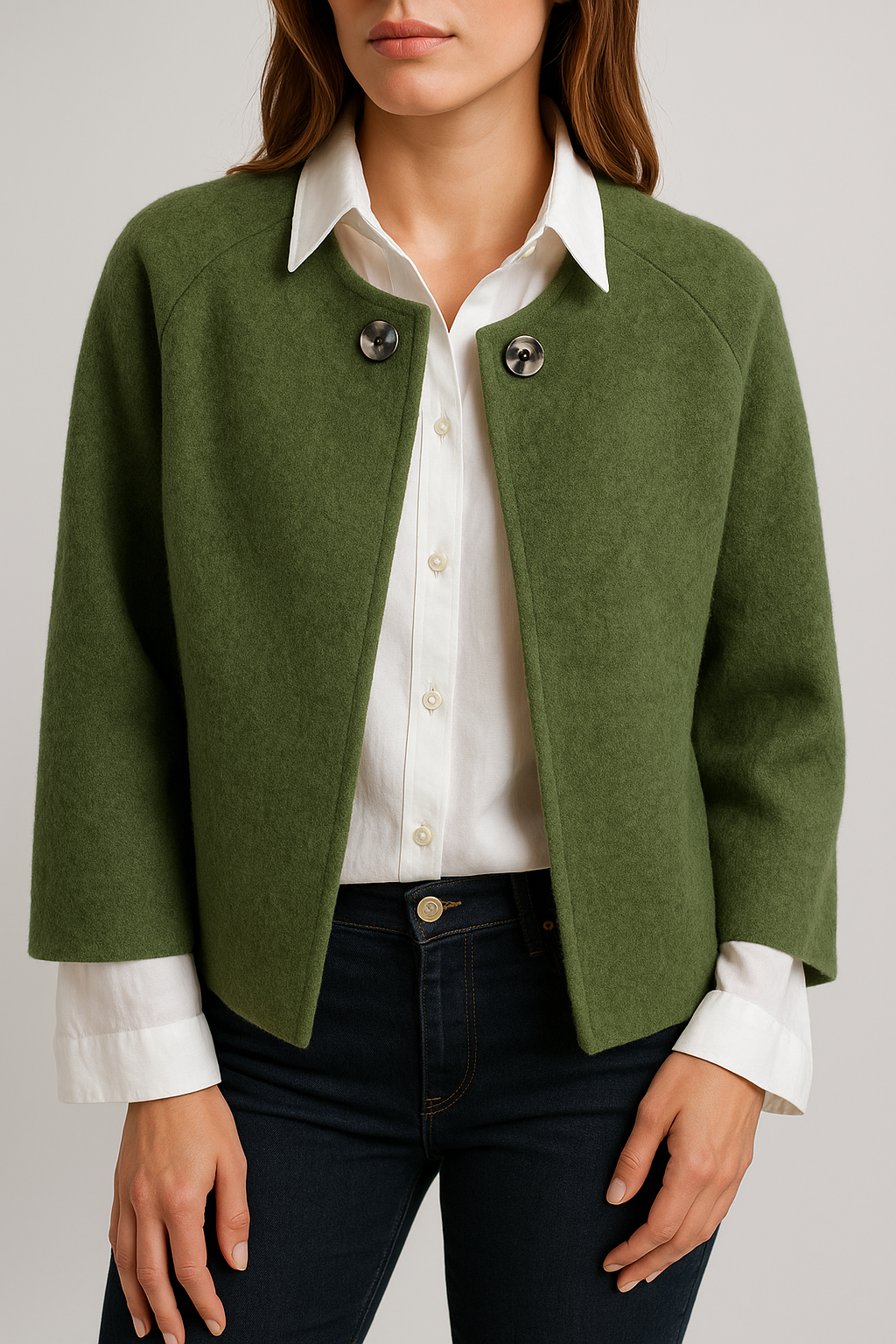 Luna - Stijlvolle korte bontjas met elegante knoopdetails