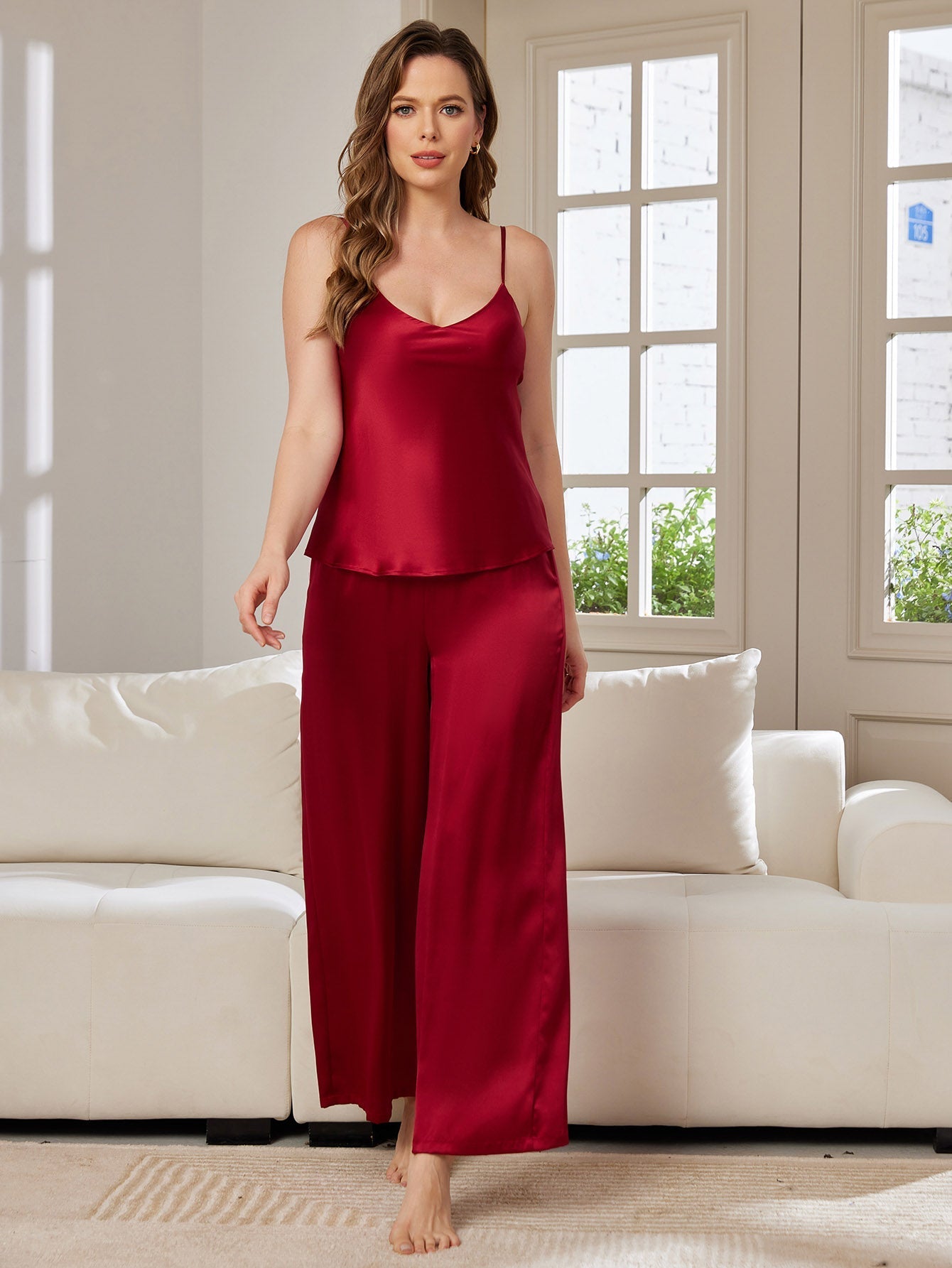 Zijden pyjamaset met camisole en wijde broek