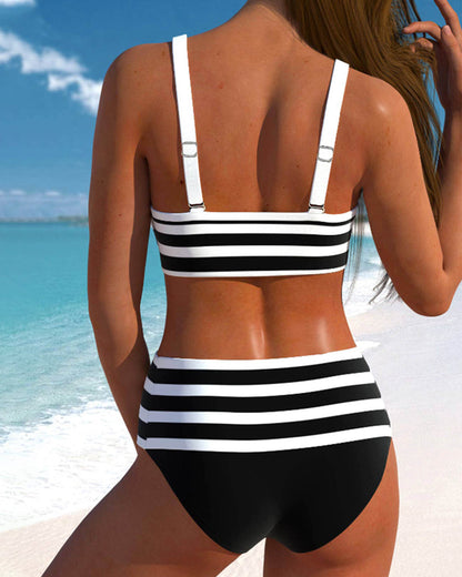 Hochtaillierte gestreifte Bikinis