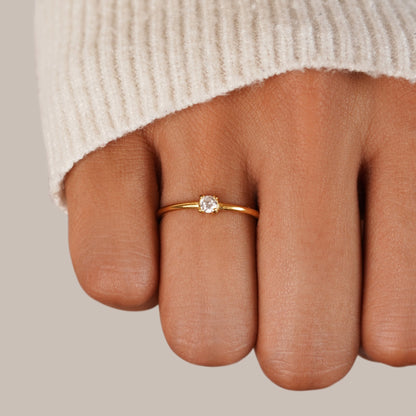 Gouden ring met april geboortesteen