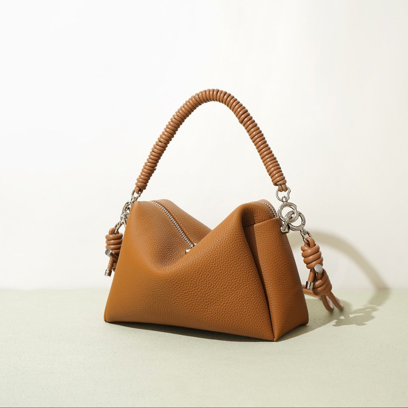 Dames schoudertas van echt leer met gevlochten handvat modern design - Mireya