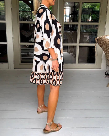 CAROLINE I LÄSSIGES PLISSEEKLEID