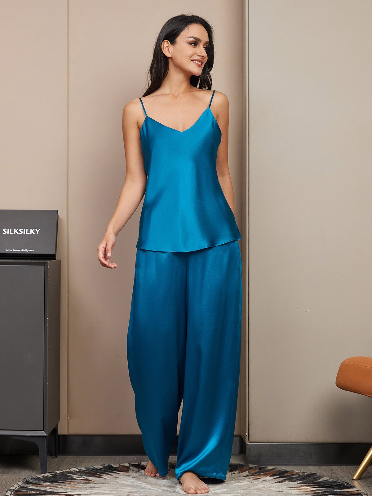 Zijden pyjamaset met camisole en wijde broek