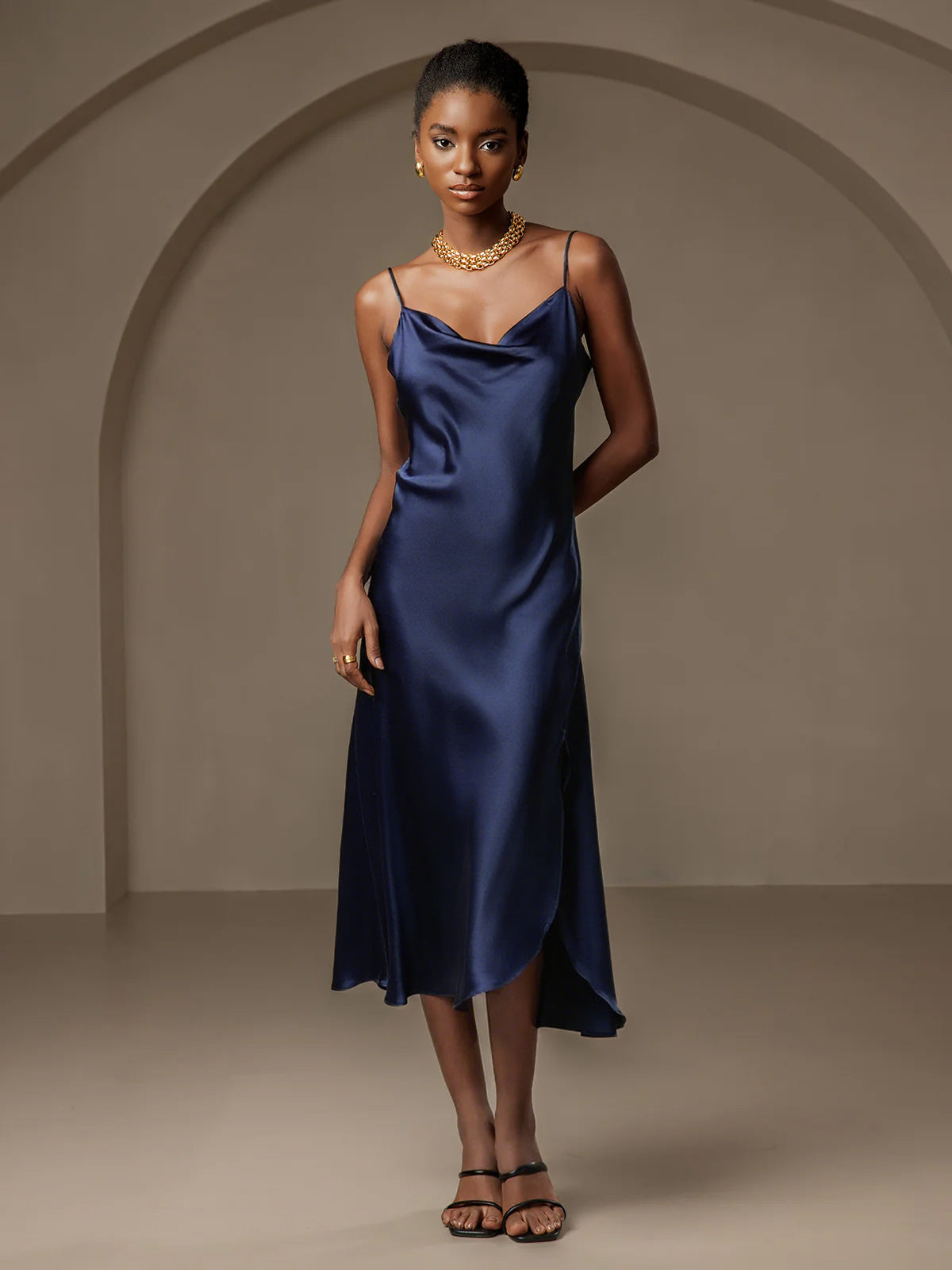 19 Momme Slit Bias Robe de Nuit en Soie Mignonne