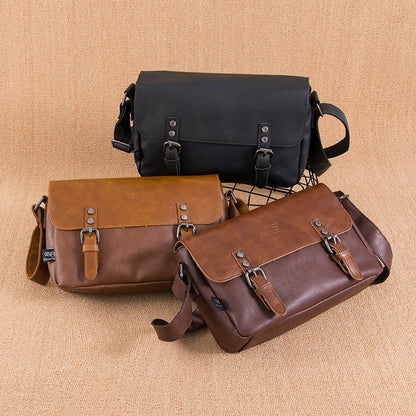 Heren schoudertas van imitatieleer met vintage gespen - Matthew