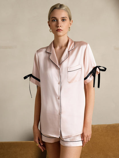 Pyjamaset van pure zijde met korte mouwen en korte broek